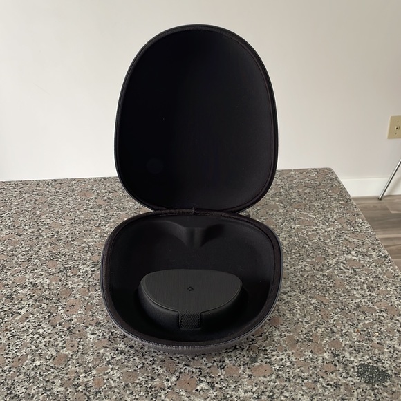 AirPod Max Case - Picture 3 of 4